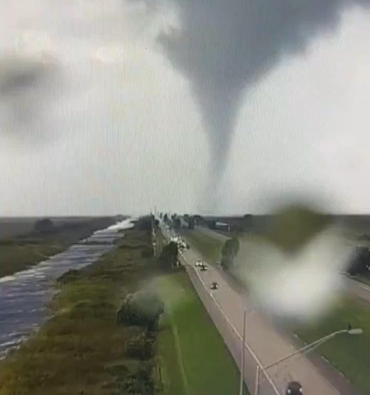 Bevölkerung, die vor Hurrikan Milton flieht, wird ebenfalls von Tornados verfolgt: Video