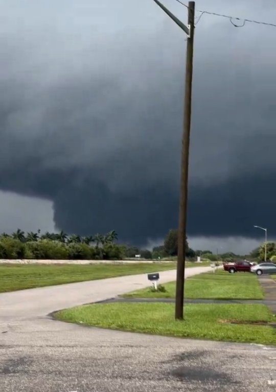 Bevölkerung, die vor Hurrikan Milton flieht, wird ebenfalls von Tornados verfolgt: Video