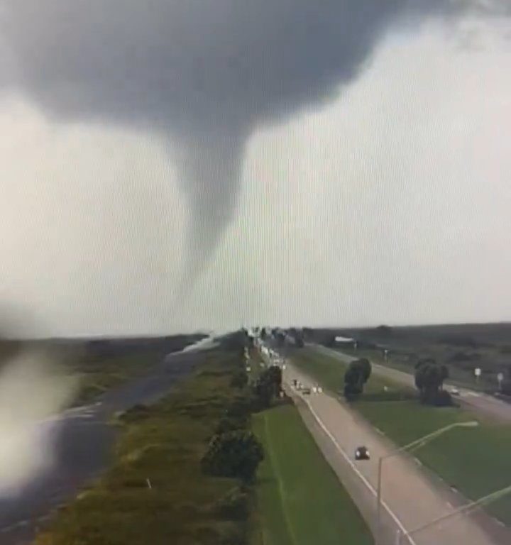 Bevölkerung, die vor Hurrikan Milton flieht, wird ebenfalls von Tornados verfolgt: Video