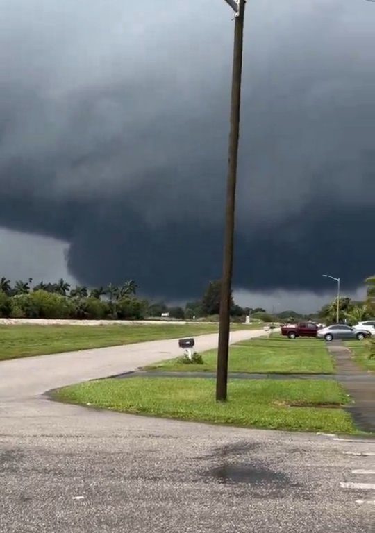 Bevölkerung, die vor Hurrikan Milton flieht, wird ebenfalls von Tornados verfolgt: Video