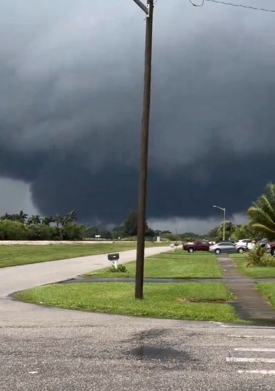 Bevölkerung, die vor Hurrikan Milton flieht, wird ebenfalls von Tornados verfolgt: Video