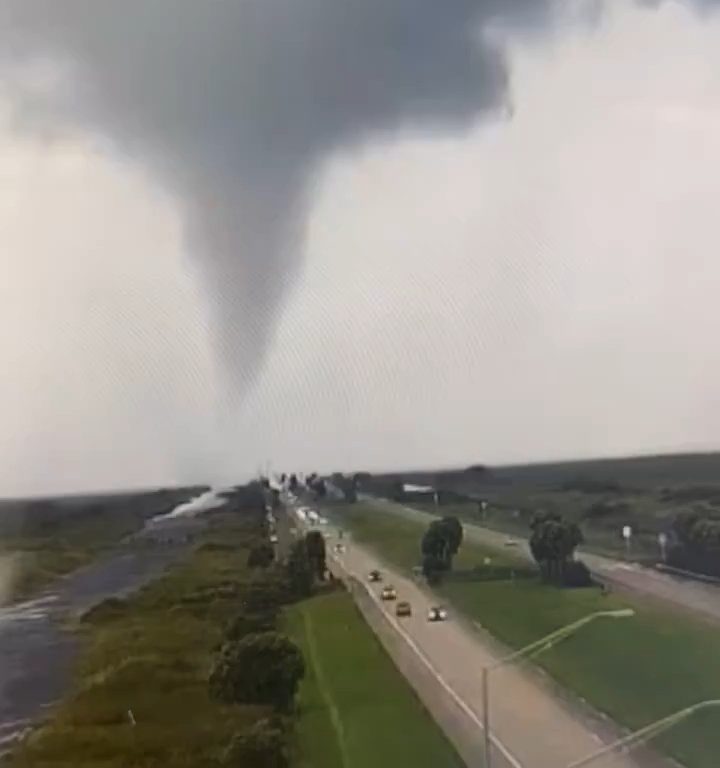 Bevölkerung, die vor Hurrikan Milton flieht, wird ebenfalls von Tornados verfolgt: Video