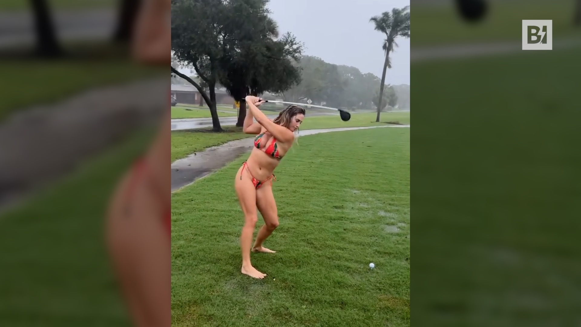 Gioca a golf durante l’uragano Milton: la trovata…