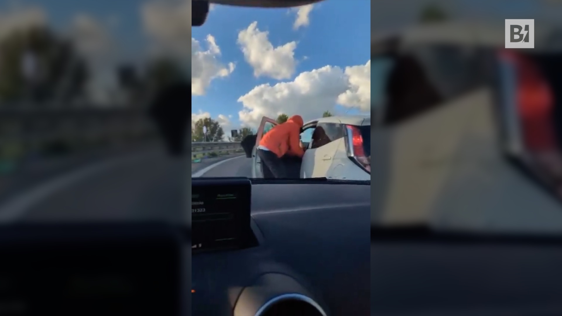Napoli, tentata rapina nel bel mezzo del traffico