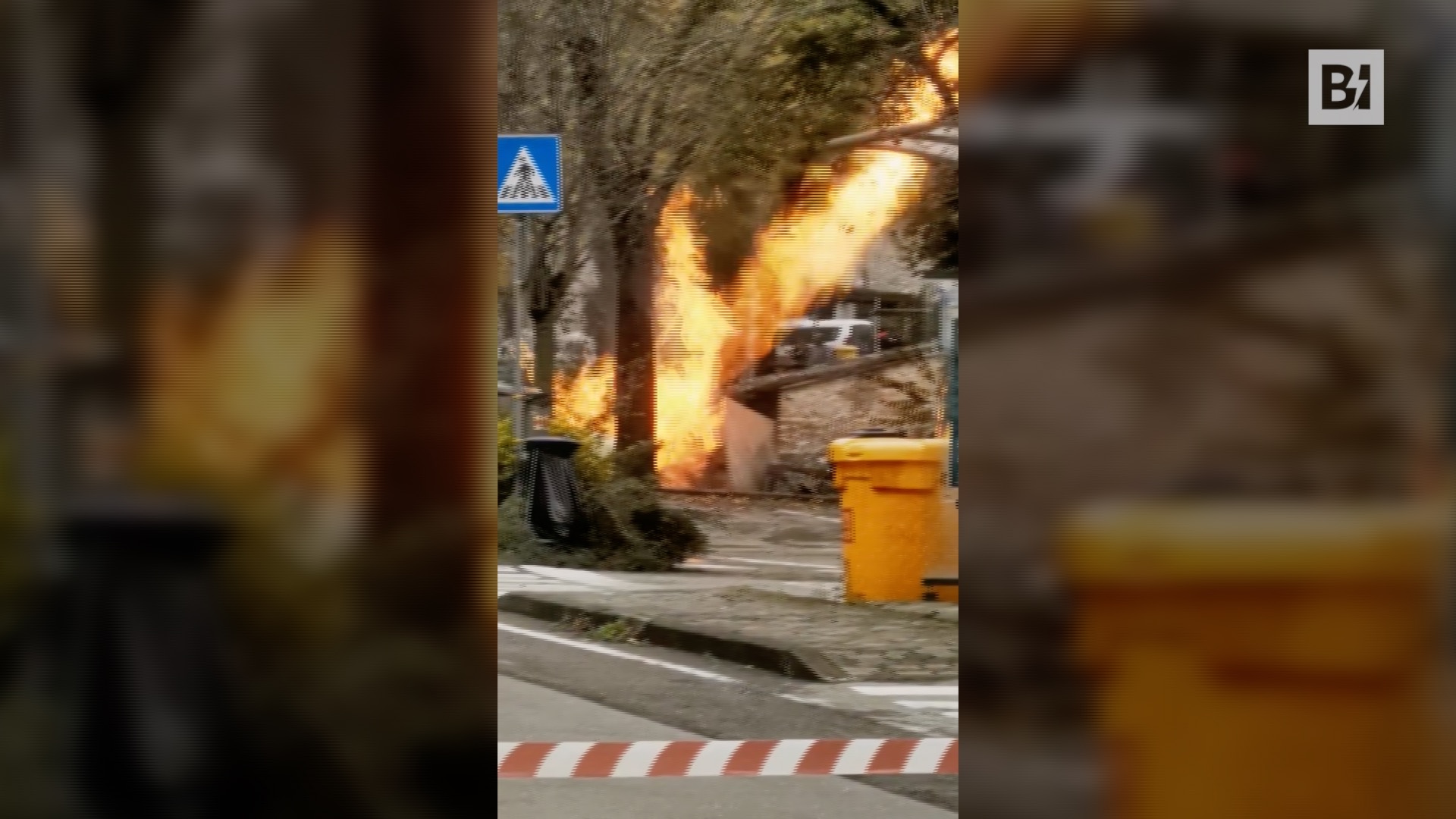 Parma, auto contro centralina del gas: enorme incendio