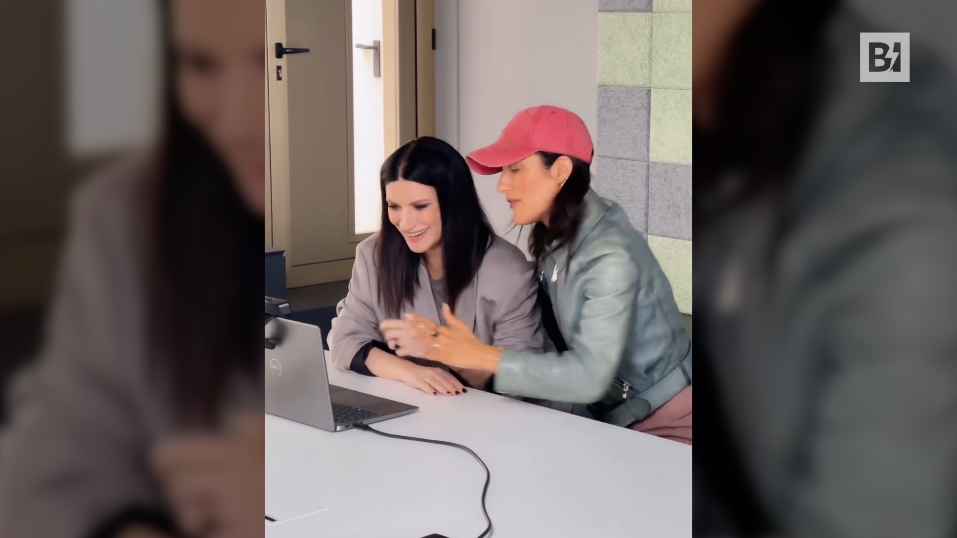 L’abbraccio commosso tra Levante e Laura Pausini