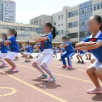 Bimbi puniti dalla maestra con 300 squat: ricoverati coi muscoli strappati