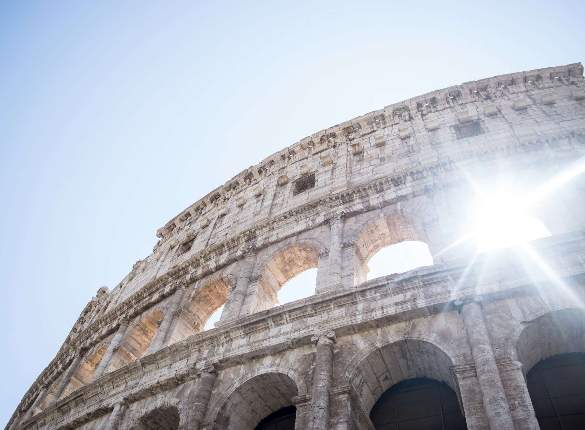 Airbnb recherche des gladiateurs pour organiser des combats au Colisée de Rome : c'est controversé