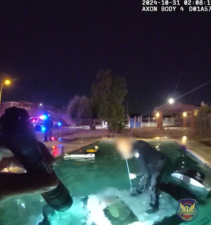 Auto prallt in Schwimmbad, dramatische Rettung durch die Polizei: Video