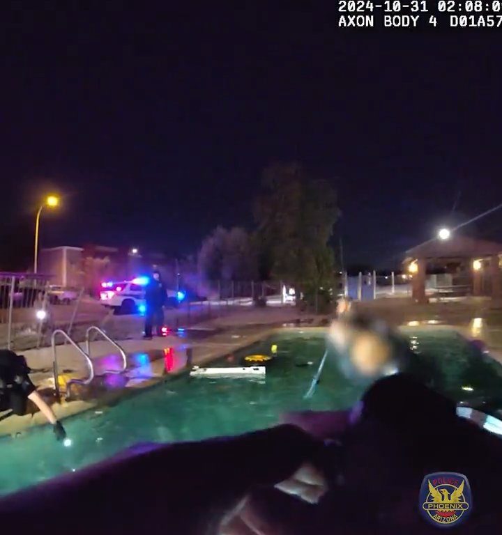 Auto prallt in Schwimmbad, dramatische Rettung durch die Polizei: Video