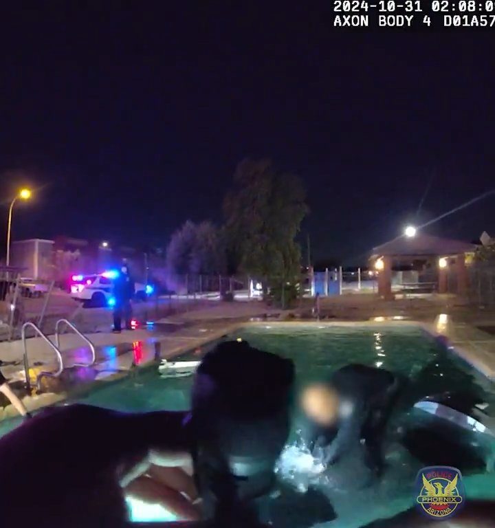 Auto prallt in Schwimmbad, dramatische Rettung durch die Polizei: Video