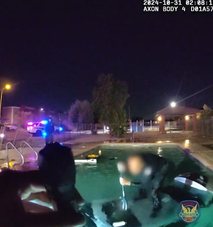 Auto prallt in Schwimmbad, dramatische Rettung durch die Polizei: Video