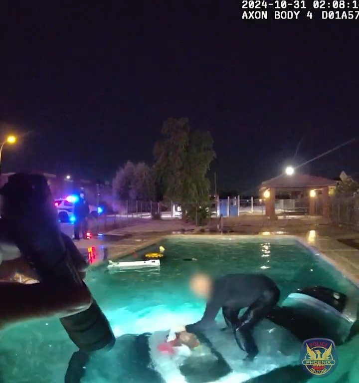 Auto prallt in Schwimmbad, dramatische Rettung durch die Polizei: Video