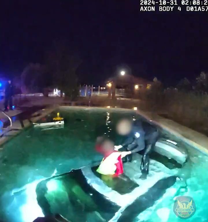 Auto prallt in Schwimmbad, dramatische Rettung durch die Polizei: Video