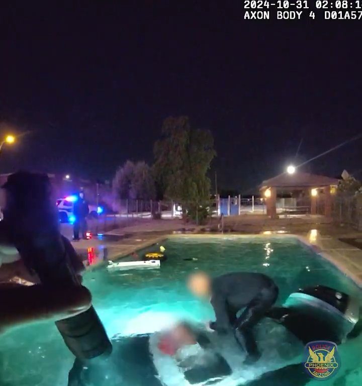 Auto prallt in Schwimmbad, dramatische Rettung durch die Polizei: Video