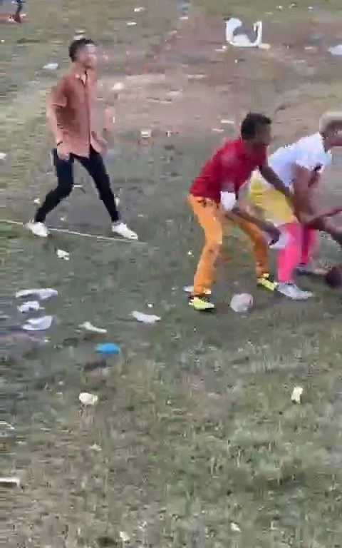 Trágica corrida de toros, hombre intenta saltar sobre el toro y muere corneado impactante video