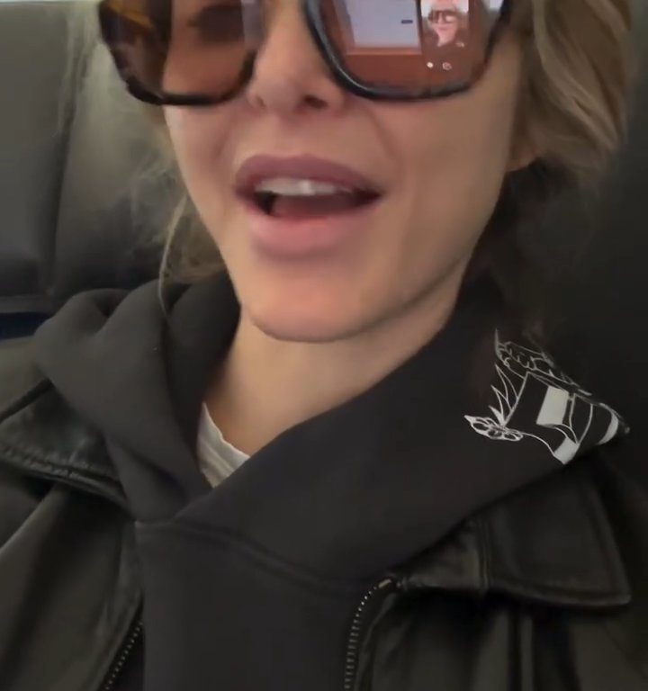 Jenny Mollen monte dans l'avion avec des poux : insultée par les fans