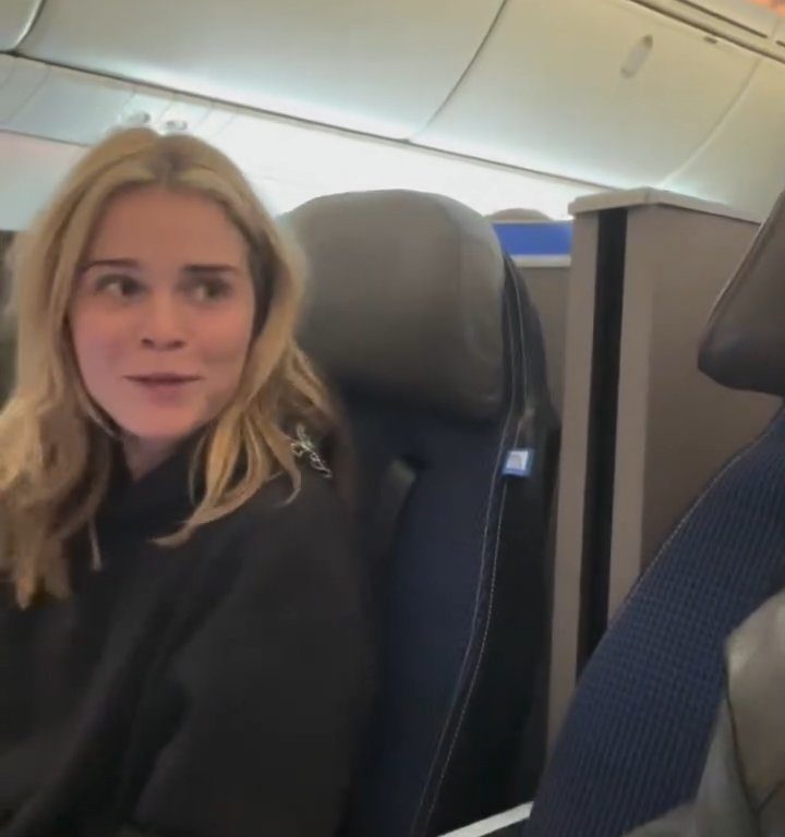 Jenny Mollen monte dans l'avion avec des poux : insultée par les fans