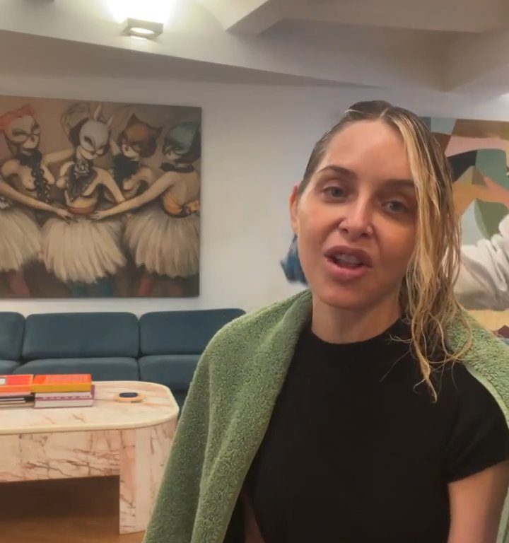 Jenny Mollen monte dans l'avion avec des poux : insultée par les fans