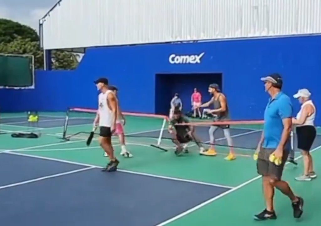 Juego de Pickleball termina en patadas en la cara: el brutal video viral