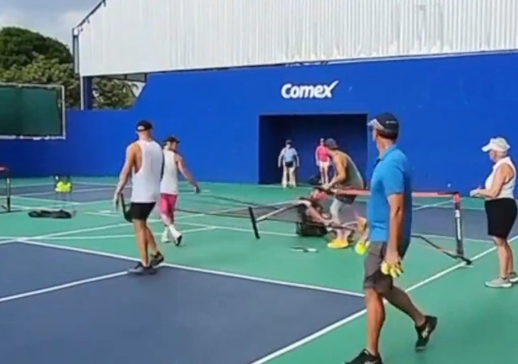 Juego de Pickleball termina en patadas en la cara: el brutal video viral