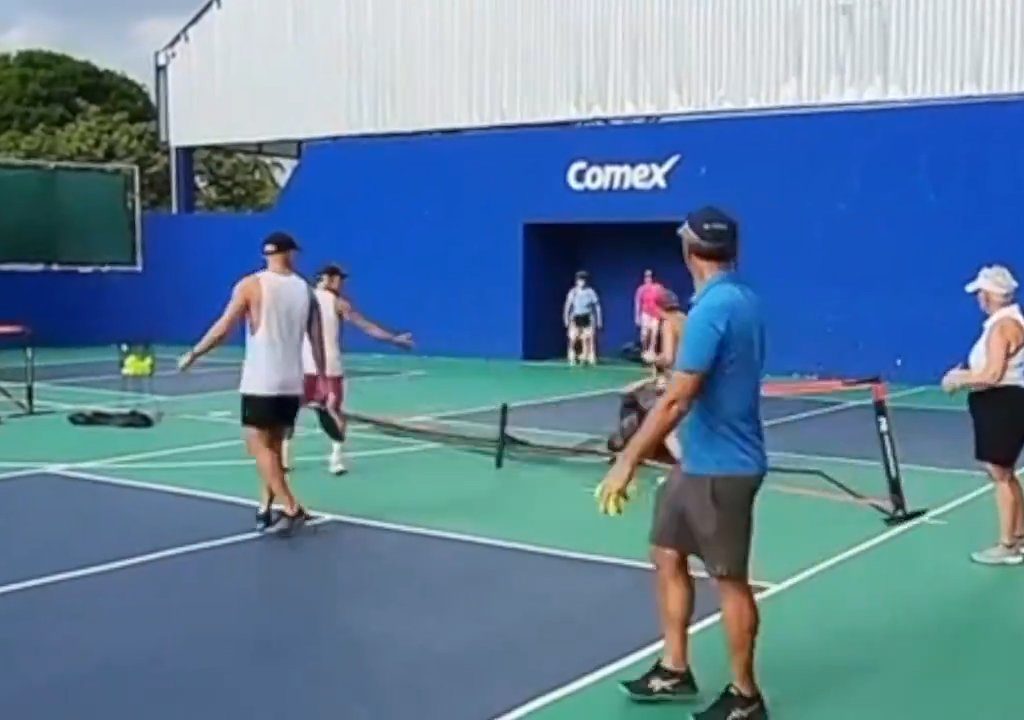 Juego de Pickleball termina en patadas en la cara: el brutal video viral