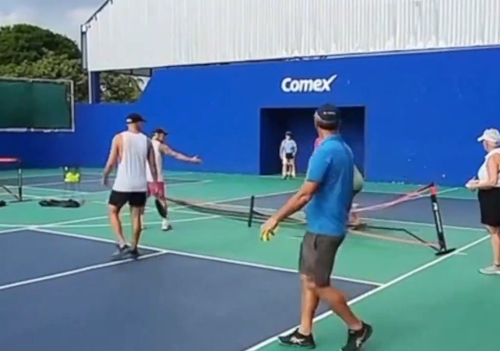 Juego de Pickleball termina en patadas en la cara: el brutal video viral