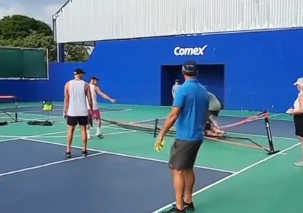 Juego de Pickleball termina en patadas en la cara: el brutal video viral