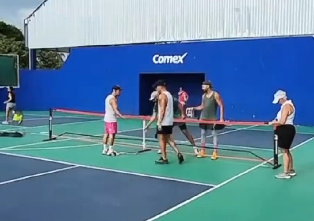 Juego de Pickleball termina en patadas en la cara: el brutal video viral