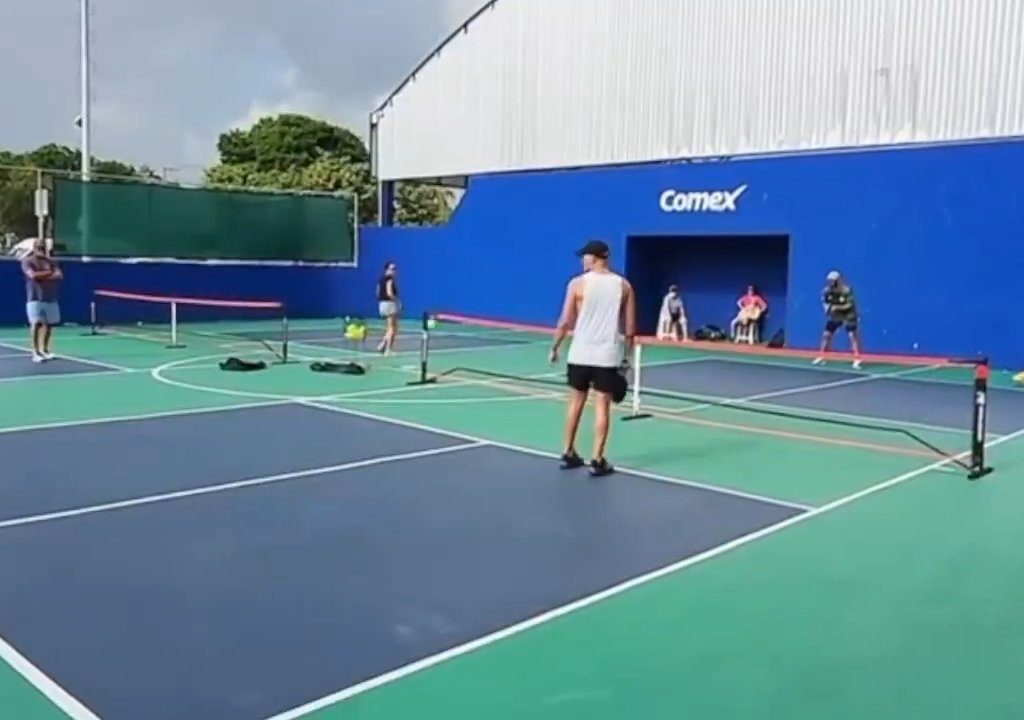 Juego de Pickleball termina en patadas en la cara: el brutal video viral