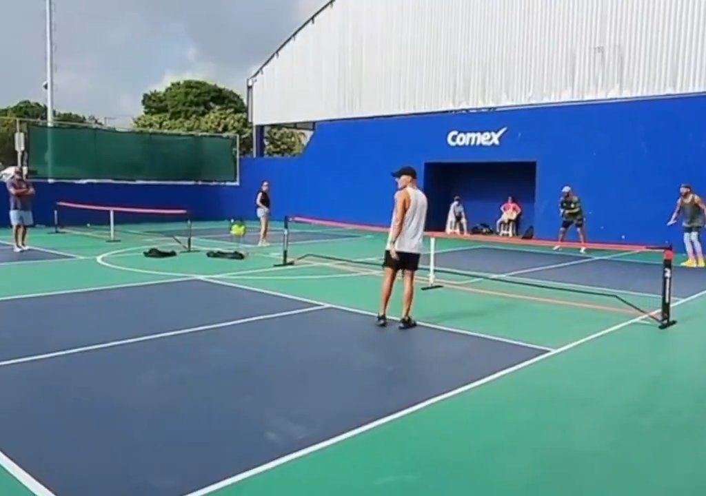 Juego de Pickleball termina en patadas en la cara: el brutal video viral