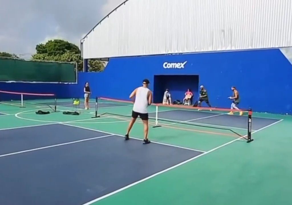 Juego de Pickleball termina en patadas en la cara: el brutal video viral