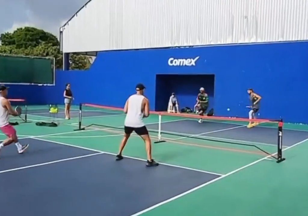 Juego de Pickleball termina en patadas en la cara: el brutal video viral