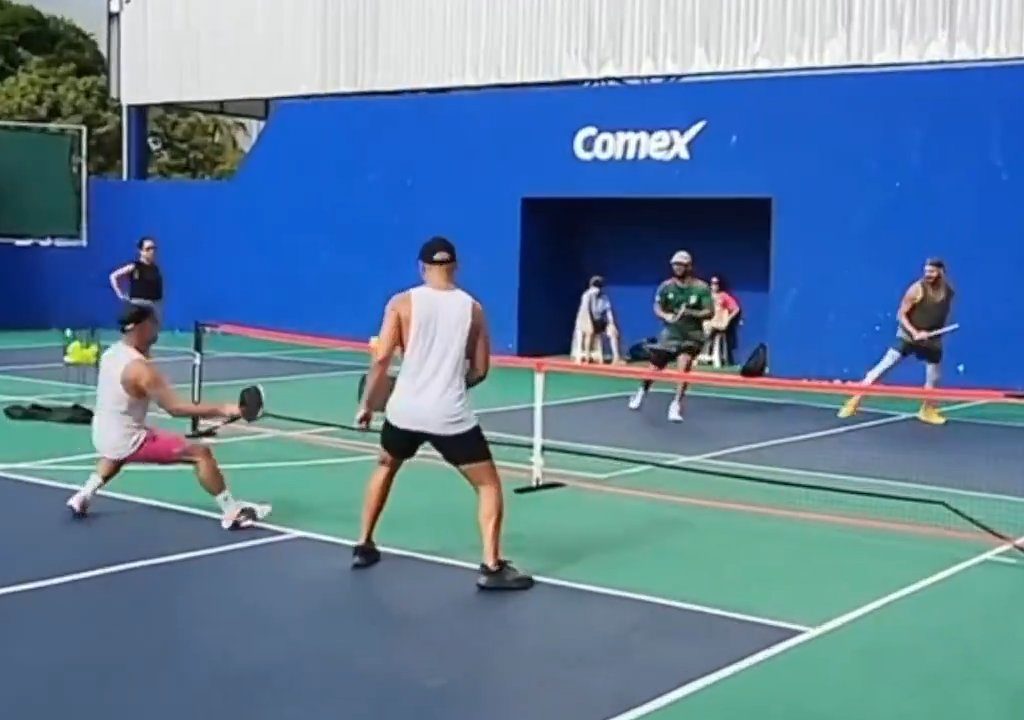 Juego de Pickleball termina en patadas en la cara: el brutal video viral