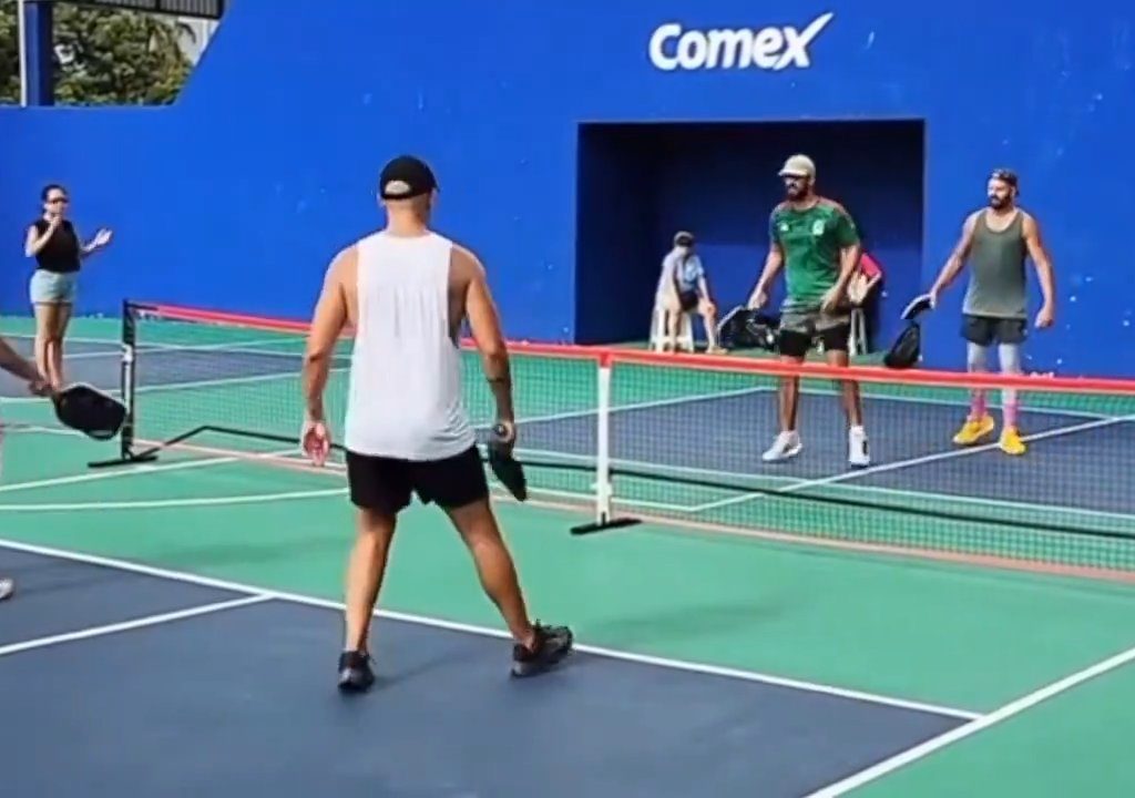 Juego de Pickleball termina en patadas en la cara: el brutal video viral