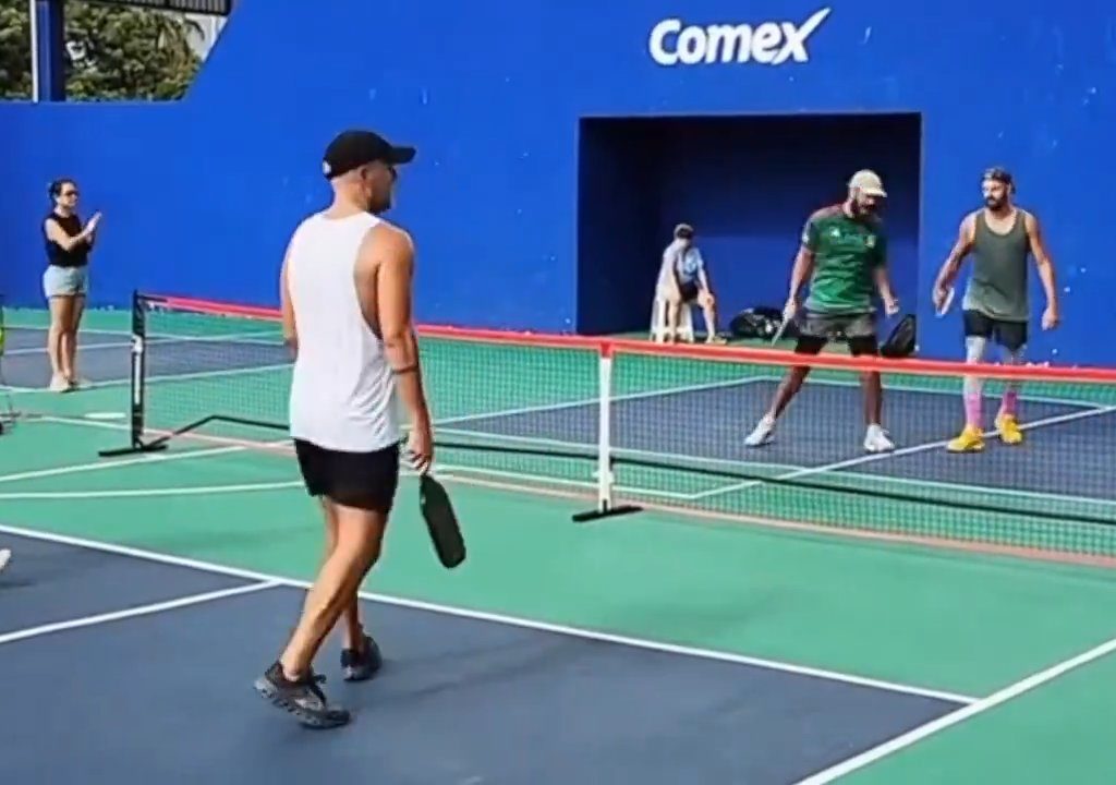 Juego de Pickleball termina en patadas en la cara: el brutal video viral