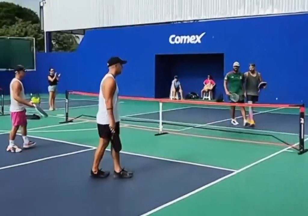 Juego de Pickleball termina en patadas en la cara: el brutal video viral