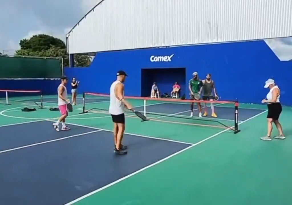 Juego de Pickleball termina en patadas en la cara: el brutal video viral