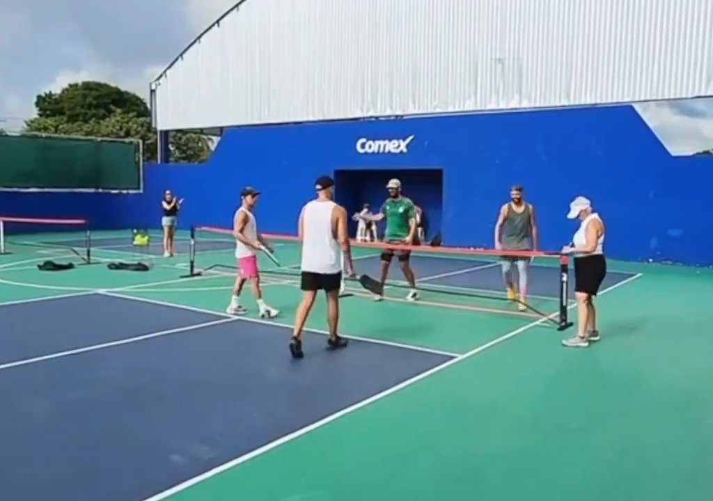 Juego de Pickleball termina en patadas en la cara: el brutal video viral