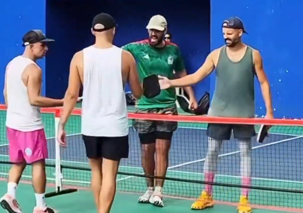 Juego de Pickleball termina en patadas en la cara: el brutal video viral