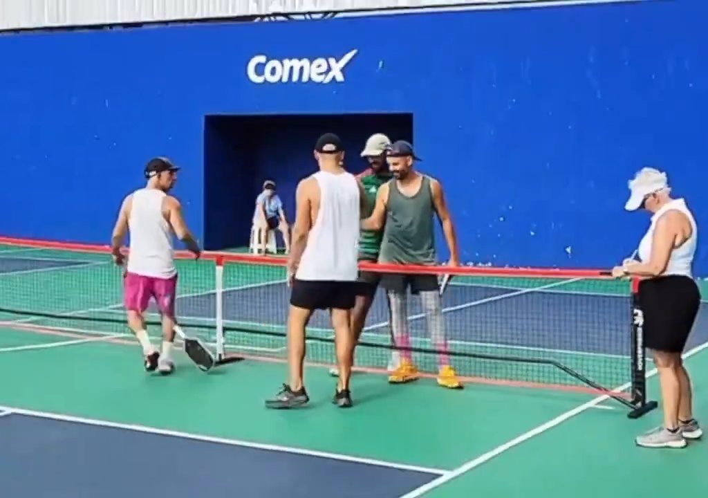 Juego de Pickleball termina en patadas en la cara: el brutal video viral