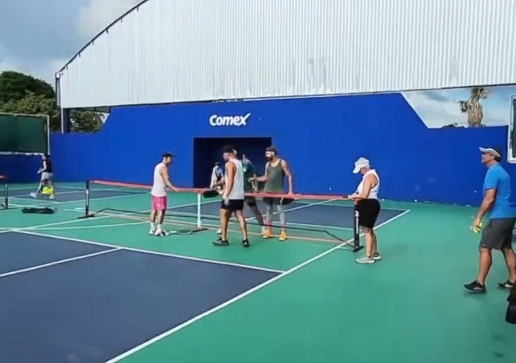 Juego de Pickleball termina en patadas en la cara: el brutal video viral