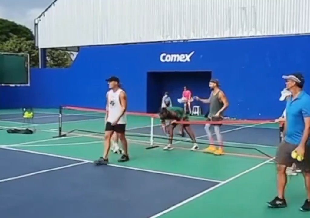 Juego de Pickleball termina en patadas en la cara: el brutal video viral