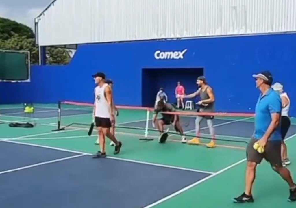 Juego de Pickleball termina en patadas en la cara: el brutal video viral