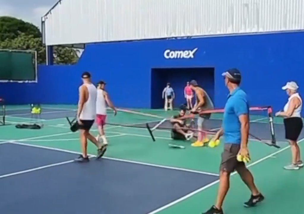 Juego de Pickleball termina en patadas en la cara: el brutal video viral