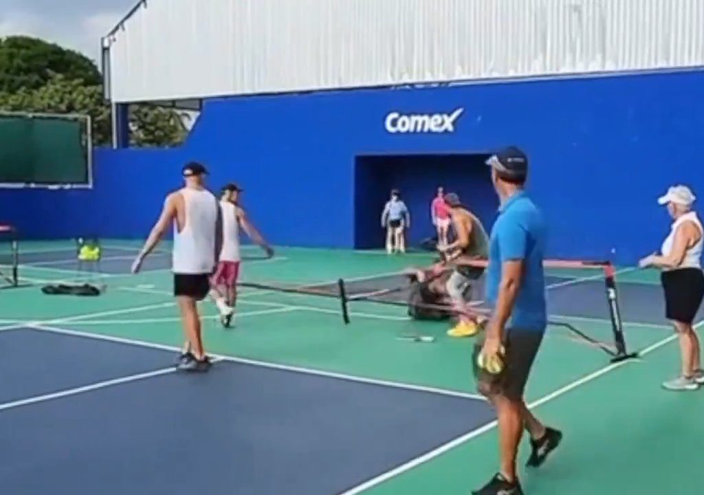 Juego de Pickleball termina en patadas en la cara: el brutal video viral