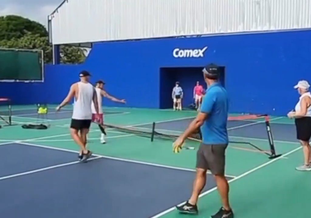 Juego de Pickleball termina en patadas en la cara: el brutal video viral