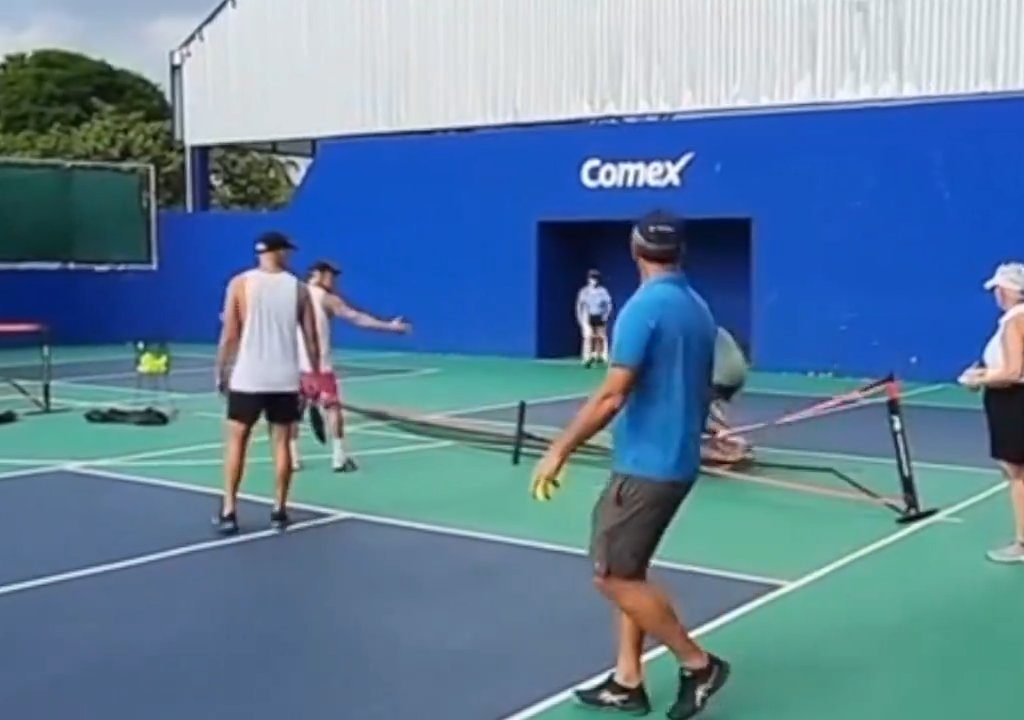 Juego de Pickleball termina en patadas en la cara: el brutal video viral