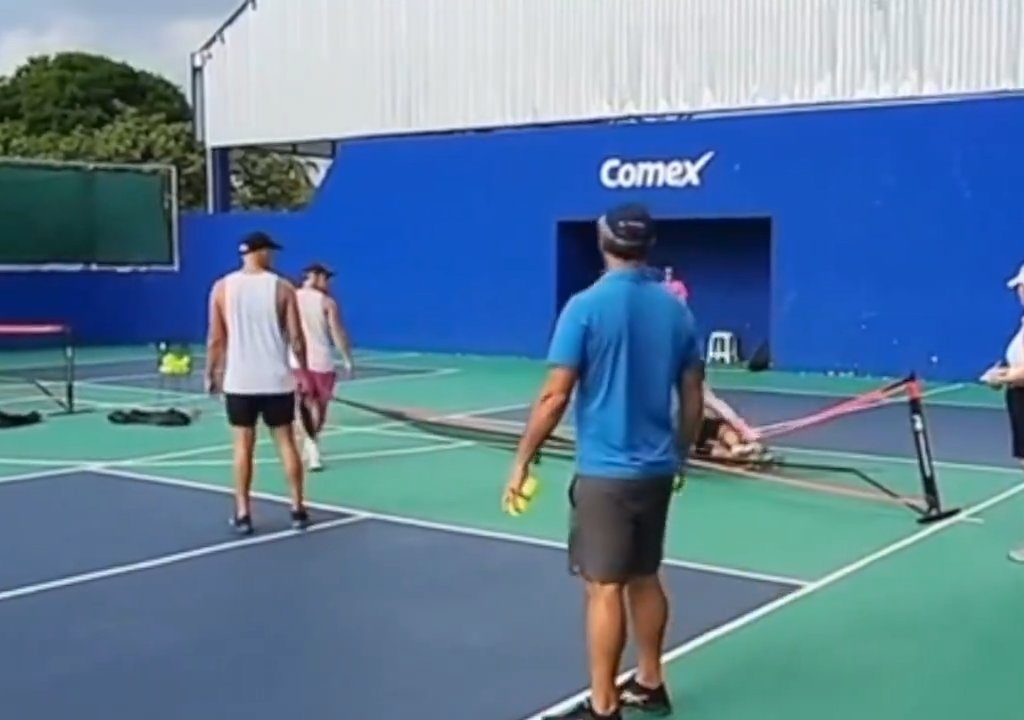 Juego de Pickleball termina en patadas en la cara: el brutal video viral