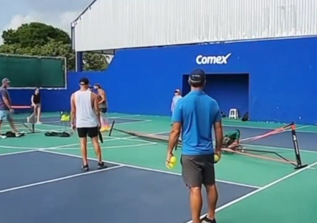 Juego de Pickleball termina en patadas en la cara: el brutal video viral